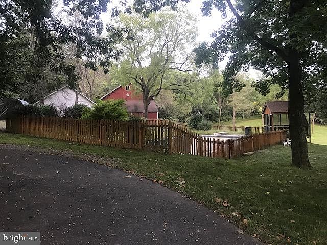 2nd image of 1347 Old Bernville Rd