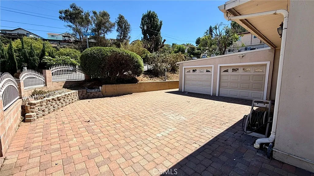 3 bed, 1308 sqft, $3,600 — Photo 2