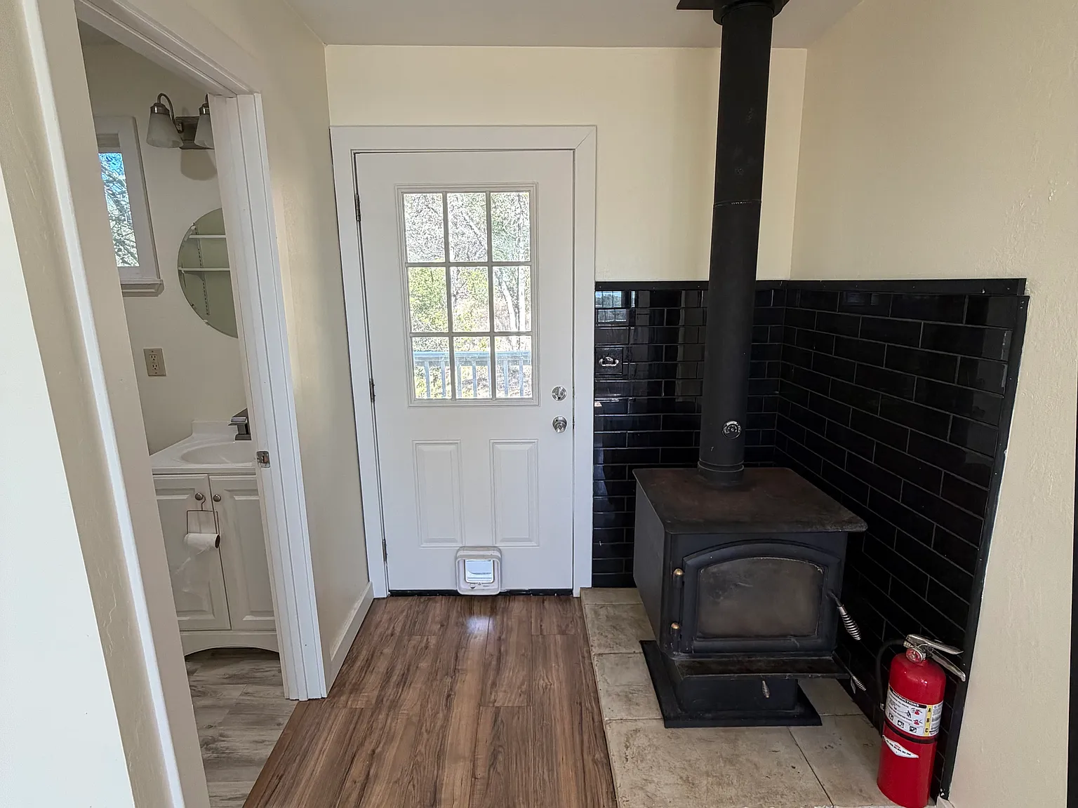 1 bed, 576 sqft, $1,700 — Photo 4