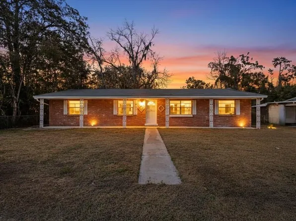 521 NE First Ave, Trenton, FL 32693