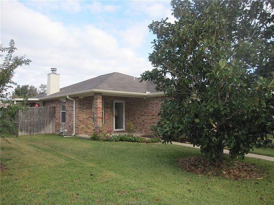 1st image of 821 Azalea Ct
