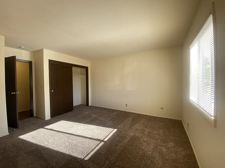 Kimberly Club Apartments — Photo 117