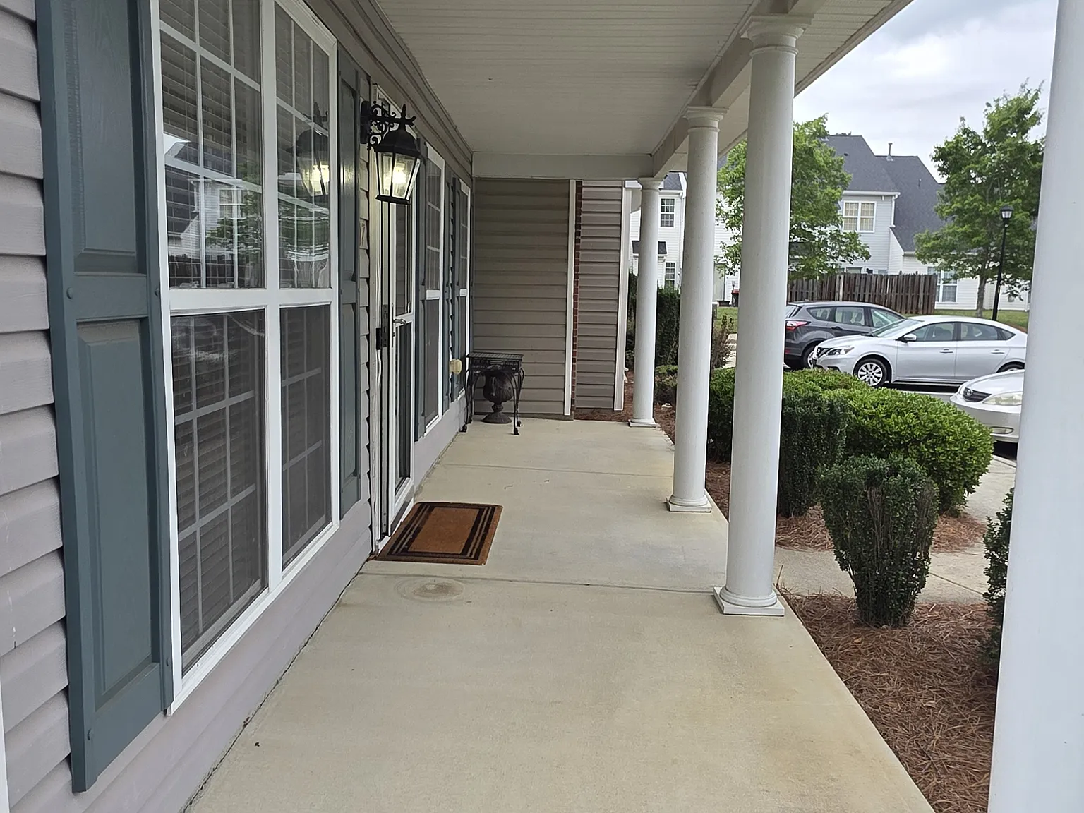 3 bed, 2.5 bath, 1336 sqft, $1,795 — Photo 3