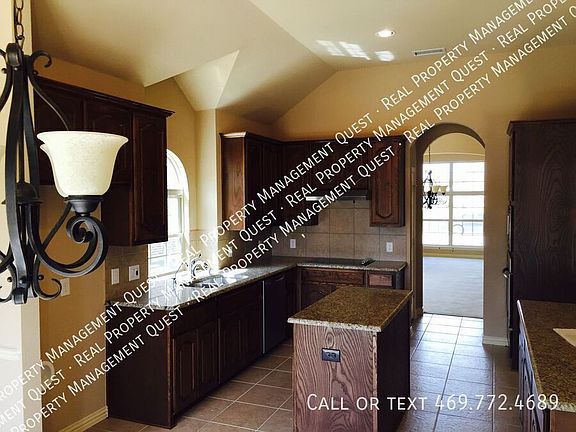 3rd image of 730 Cross Creek Dr