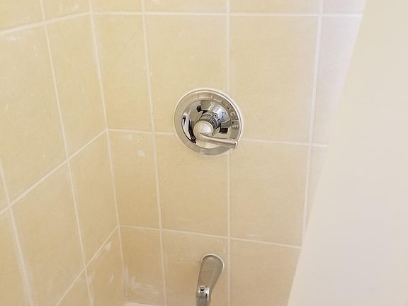 4th image of 335 Spring St