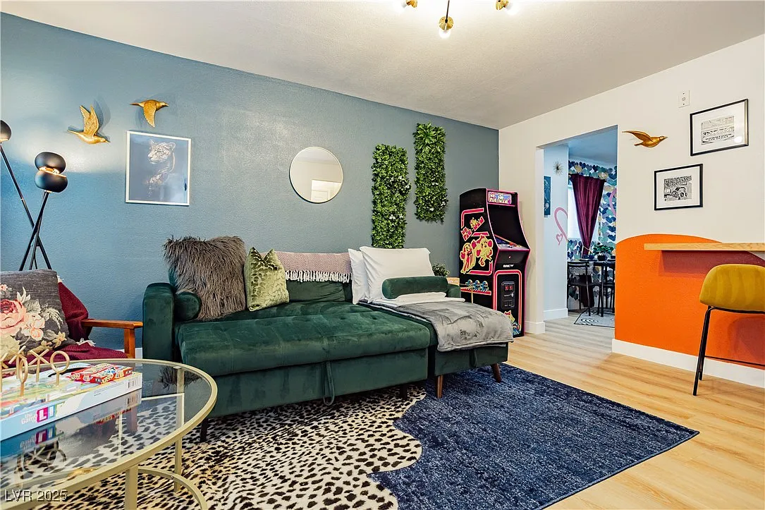1 bed, 1.0 bath, 3315 sqft, $1,895 — Photo 1