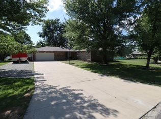 4000 NW Apache Trl, Topeka, KS 66618