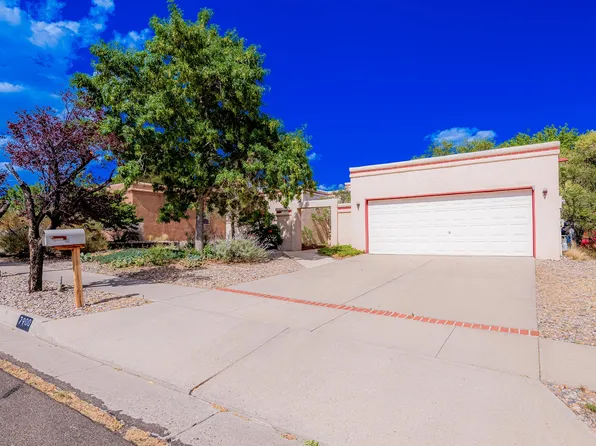 7900 Wagon Mound Dr NW, Albuquerque, NM 87120