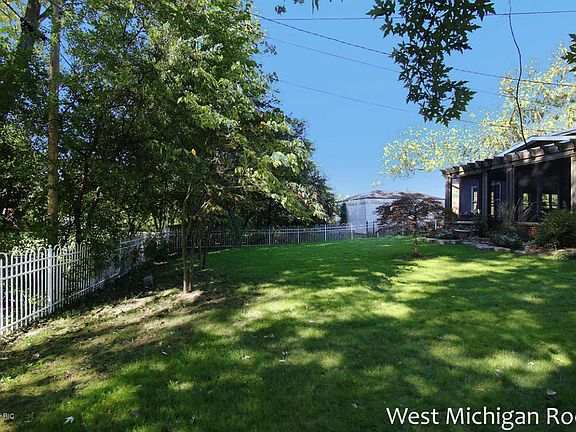 4th image of 2916 Hall St SE