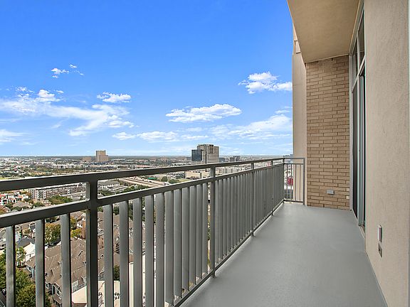 4th image of 2358 Thomas Ave #2302