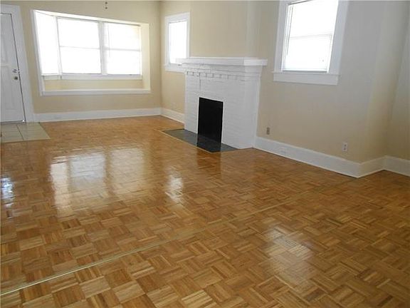 3rd image of 1113 W Bewick St