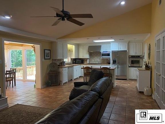 3rd image of 209 Dupont Dr