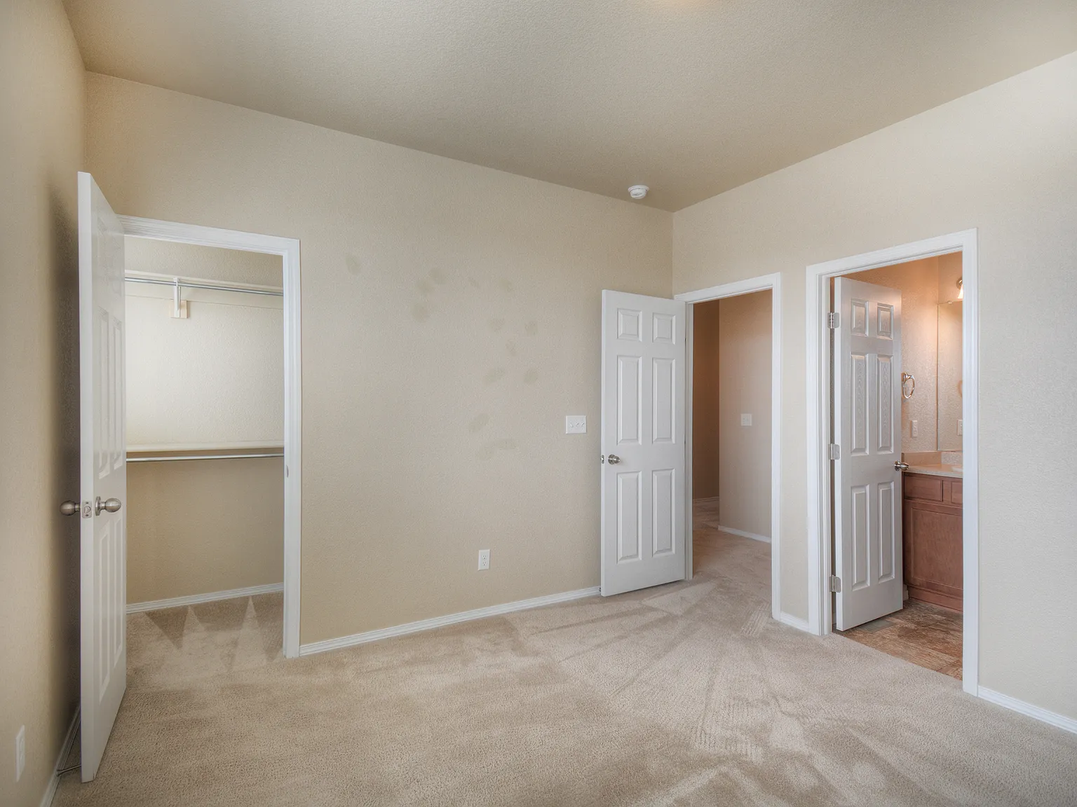 2 bed, 1324 sqft, $1,850 — Photo 3
