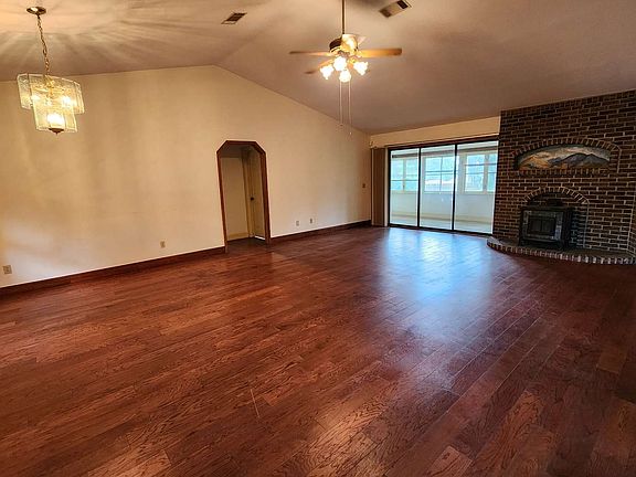 2nd image of 650 SE Sunflower Pl