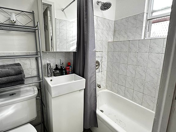 4th image of 34 Scholes St APT 4R