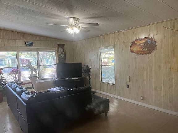 2nd image of 2421 Capitol Ave