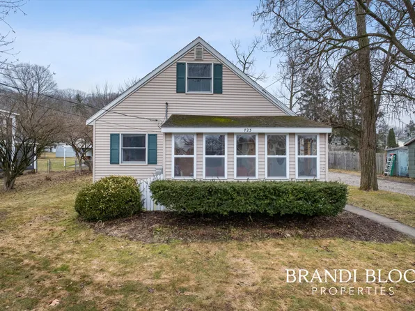 723 N Washington St, Lowell, MI 49331