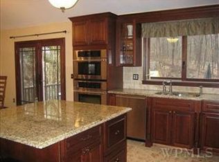 98 Hillside Dr, Mahopac, NY 10541