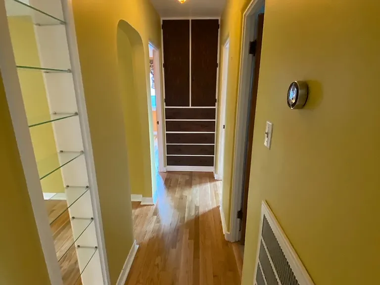 1020 Girard Blvd NE — Photo 11
