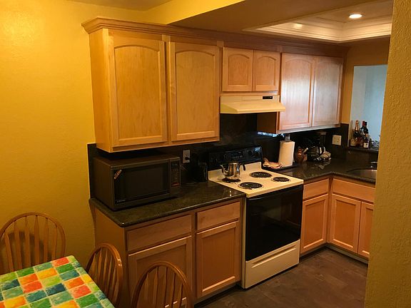 3rd image of 4894 Cherrythorne Ln
