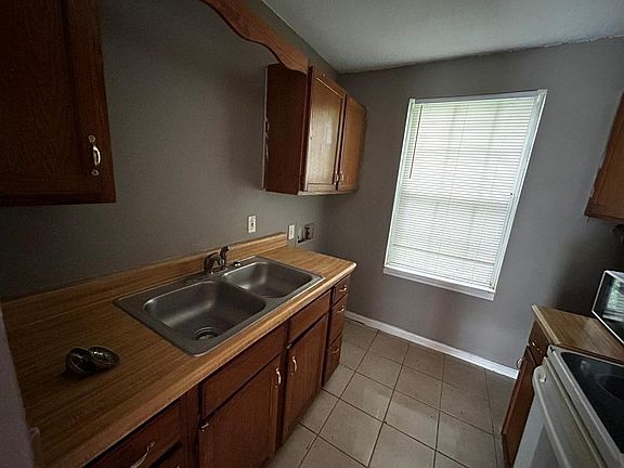 3rd image of 506 B St Unit 3