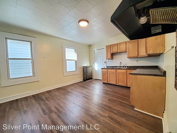 4th image of 138 N Pearl St #2