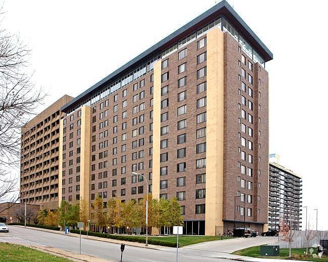 1st image of 600 E 8th St APT 7Q