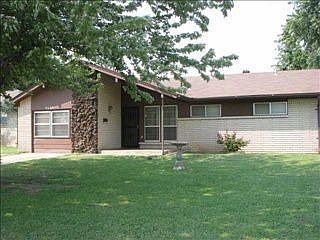 3rd image of 4525 SE 41st St