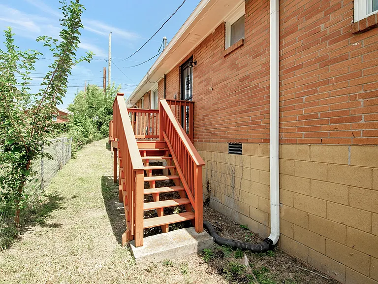 1017 Wade Ave #B — Photo 8