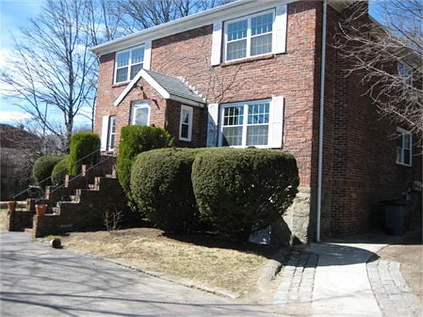 3 bed, 2.0 bath, 99999 sqft, $3,100 — Photo 2
