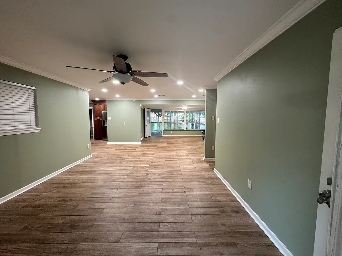 Building Photo - 4067 Downing Dr
