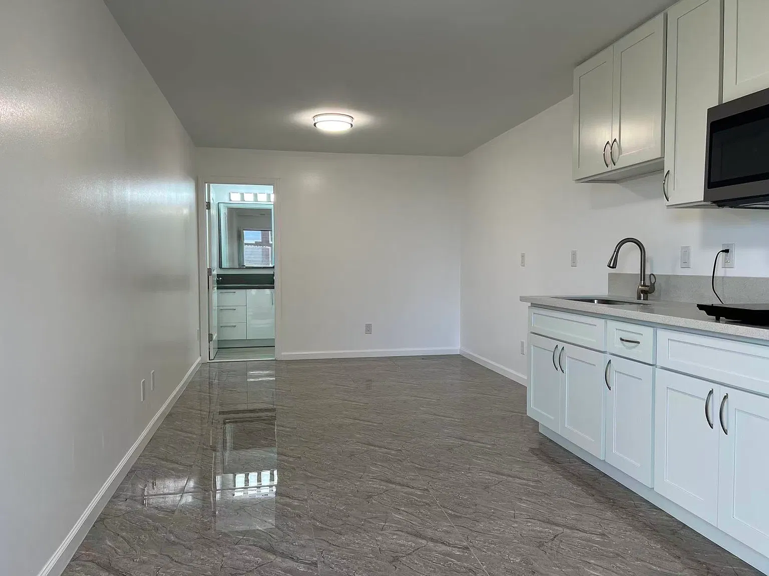 Studio, 300 sqft, $1,500 — Photo 3