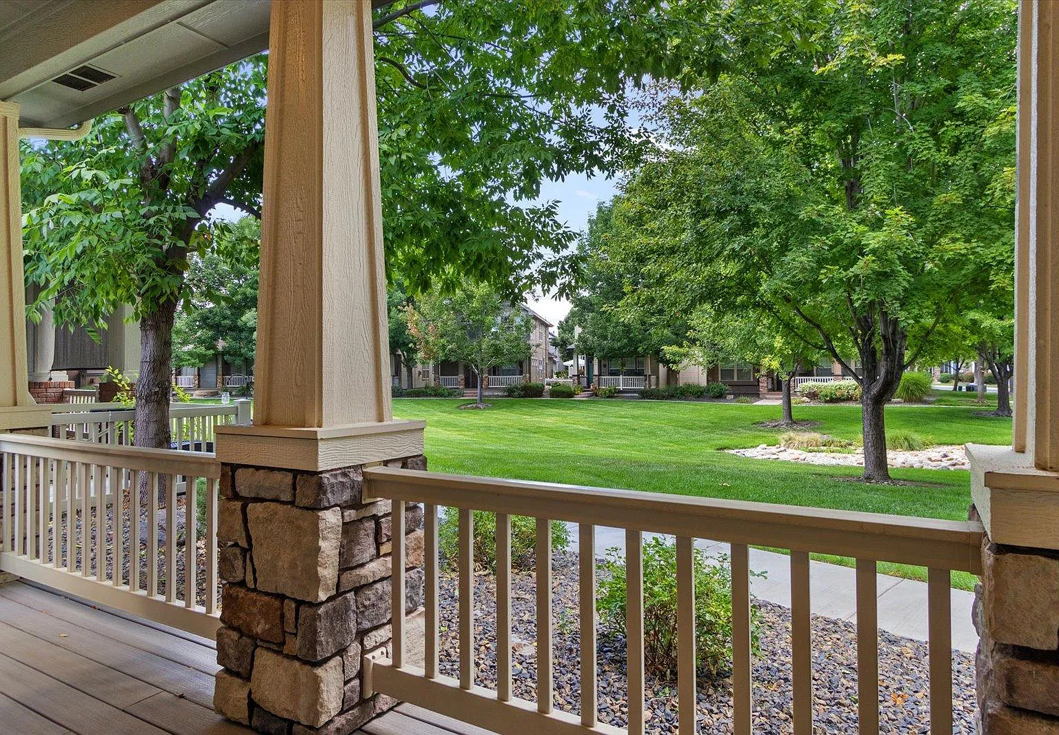 3 bed, 2.5 bath, 2088 sqft, $6,700 — Photo 3