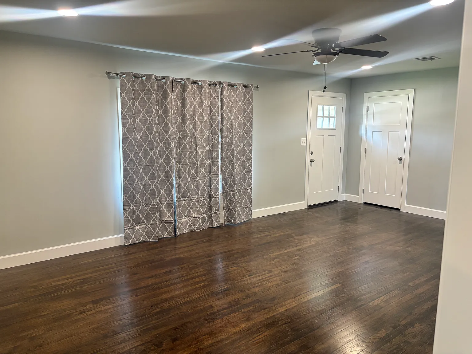 3 bed, 963 sqft, $1,750 — Photo 2