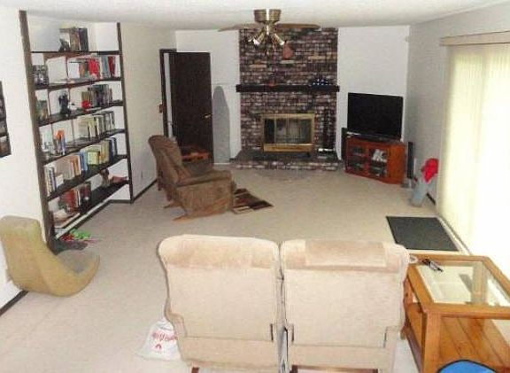 5th image of 2070 17th Ave E