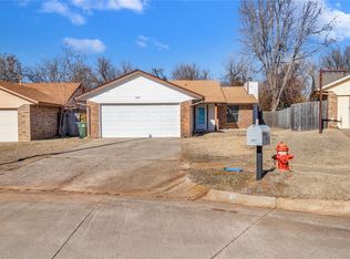 8617 Cedar Ridge Dr, Midwest City, OK 73110