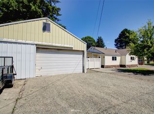 821 E Olympia Ave, Burlington, WA 98233