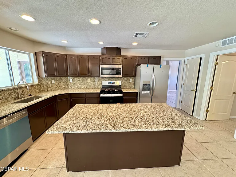 1029 Granite Trail Ct — Photo 11