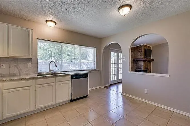 2921 Chariot Ln — Photo 6