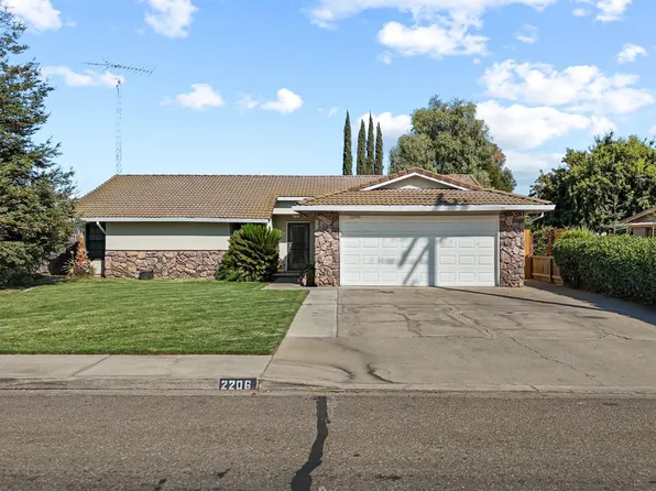 2206 7th St, Hughson, CA 95326