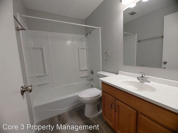5th image of 715 Fairmont Dr #2-C