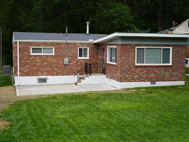 951 Mulberry Ln — Photo 34