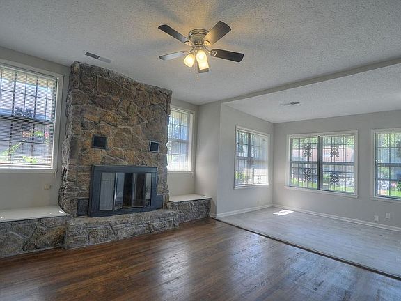 3rd image of 1617 Kendale Ave