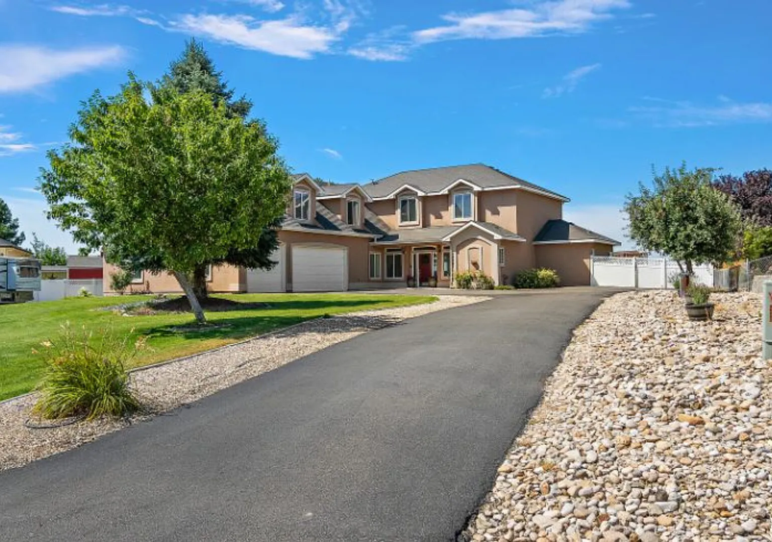 Beautiful Fully Furnished Home in Caldwell, Idaho — Photo 2