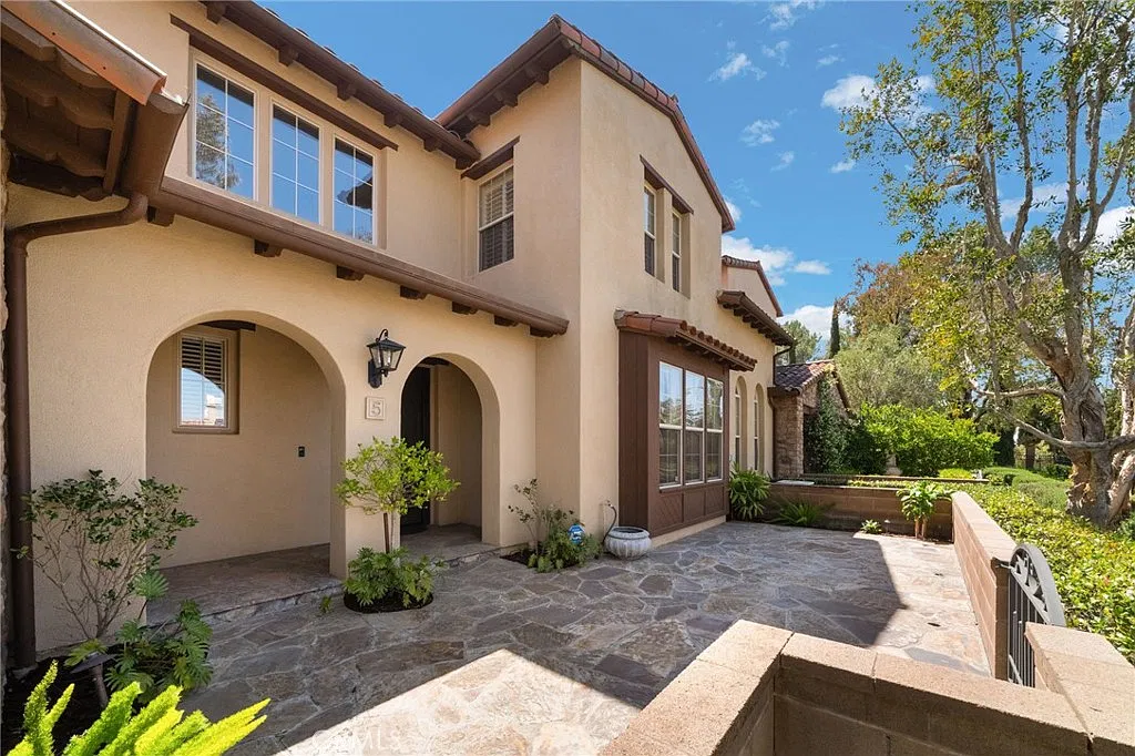 3 bed, 2.5 bath, 2089 sqft, $7,500 — Photo 3