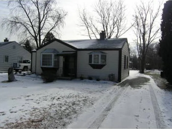 241 W Madison St photo 1