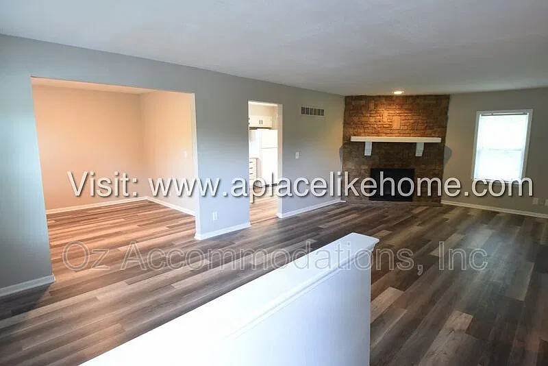 3 bed, 2.5 bath, 1376 sqft, $1,850 — Photo 4