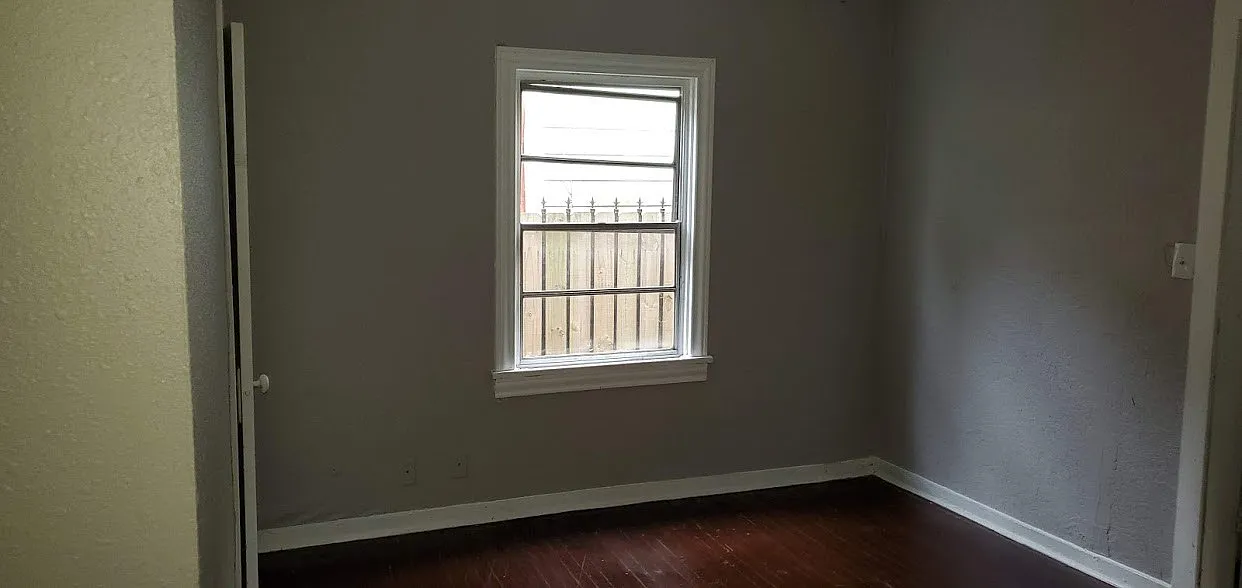 4 bed, 5000 sqft, $1,190 — Photo 3
