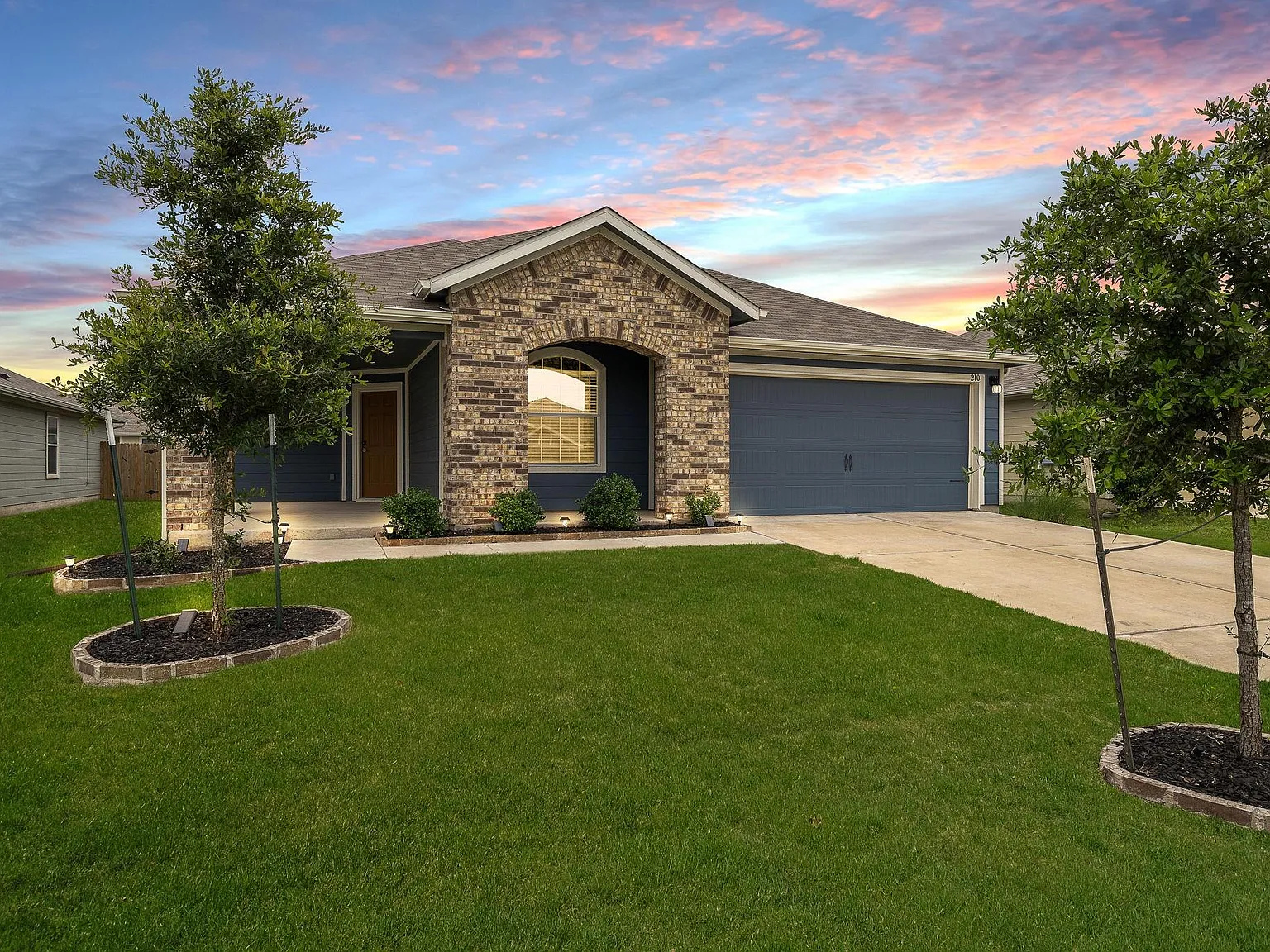 4 bed, 2.0 bath, 1939 sqft, $2,145 — Photo 1