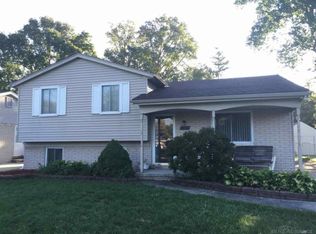 39550 Chart St, Harrison Township, MI